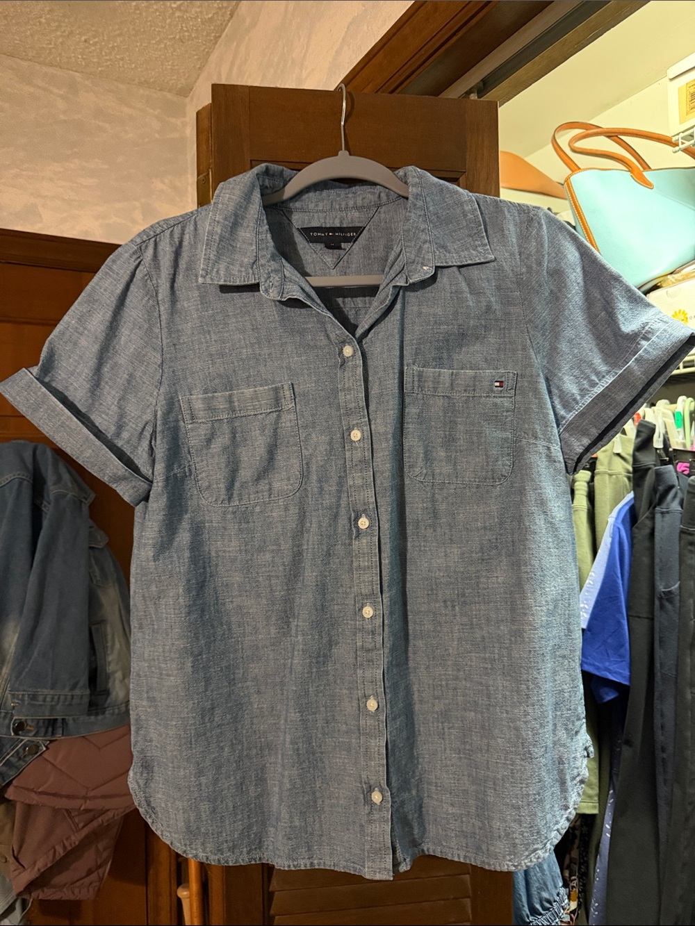 Tommy Hilfiger women’s Short-Sleeve Chambray Button-Down Shirt - Denim Blue